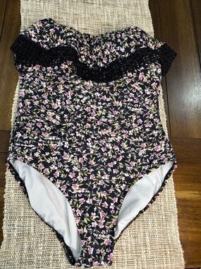 Kona Sol Floral Crochet Ruffle Strapless Swimsuit M